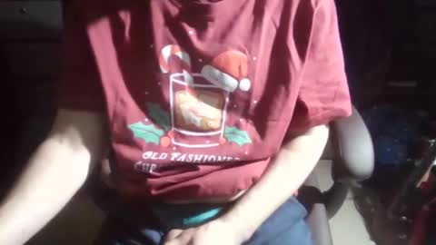 Snapshot of cuteguy4u87 chatting on 12/14/25, 12:38 cuteguy4u87 online show from 12/14/25, 12:38