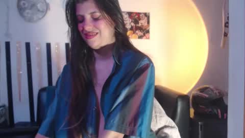 Snapshot of cutehaome chatting on 10/19/25, 07:47 haome online show from 10/19/25, 07:47