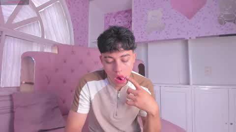 cutenaked_ online show from 12/17/25, 01:28