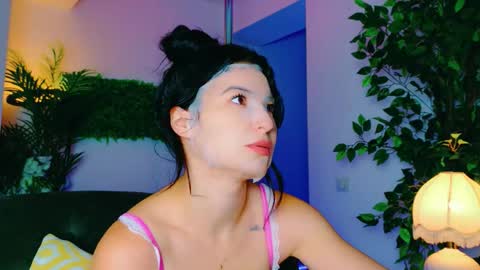Snapshot of cuteness__girl chatting on 09/18/25, 06:04 cuteness__girl online show from 09/18/25, 06:04