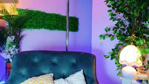 Snapshot of cuteness__girl chatting on 09/25/25, 06:06 cuteness__girl online show from 09/25/25, 06:06