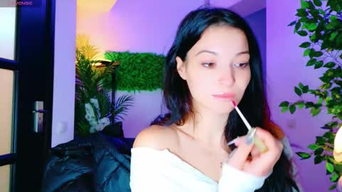 Snapshot of cuteness__girl chatting on 10/20/25, 06:25 cuteness__girl online show from 10/20/25, 06:25