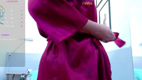 cutepetitee online show from 09/25/25, 08:45