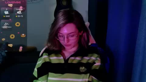 Snapshot of cutepie33 chatting on 09/09/25, 11:43 cutepie33 online show from 09/09/25, 11:43