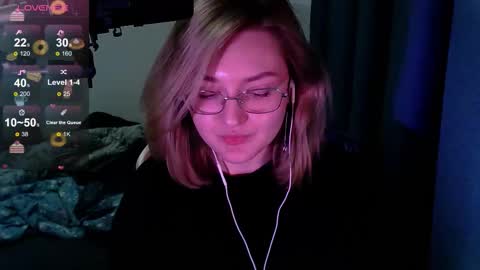 Snapshot of cutepie33 chatting on 09/17/25, 02:19 cutepie33 online show from 09/17/25, 02:19