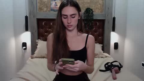 Snapshot of cuterebelious chatting on 02/17/25, 12:05 Kim online show from 02/17/25, 12:05