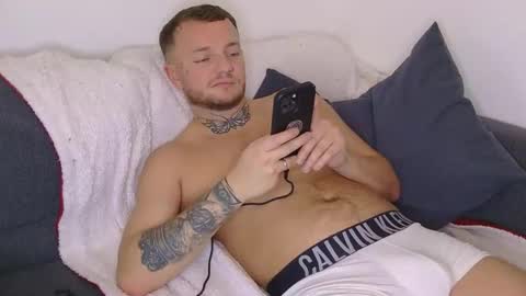 cutescottishlad online show from 10/14/25, 05:25