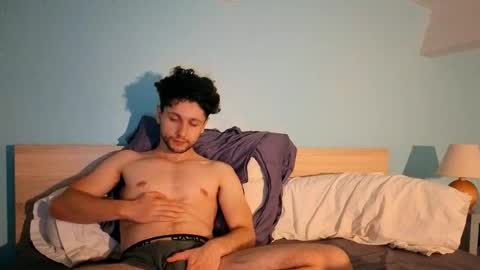 Snapshot of cutesubtwink101 chatting on 10/31/25, 01:06 cutesubtwink101 online show from 10/31/25, 01:06