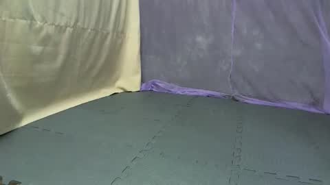 cutetinyasian143_ online show from 10/14/25, 02:56