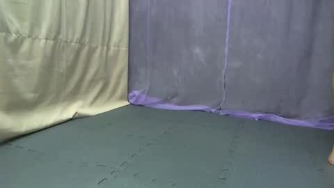 cutetinyasian143_ online show from 10/30/25, 02:35