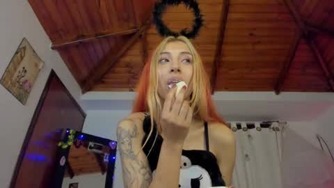 Snapshot of cuteweed420 chatting on 12/20/24, 06:50 cuteweed420 online show from 12/20/24, 06:50