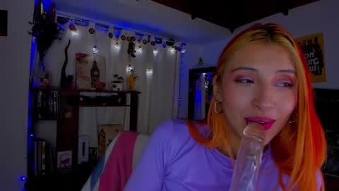 Snapshot of cuteweed420 chatting on 01/01/25, 12:11 cuteweed420 online show from 01/01/25, 12:11