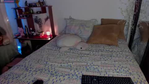 Snapshot of cuteweed420 chatting on 10/04/25, 07:06 cuteweed420 online show from 10/04/25, 07:06
