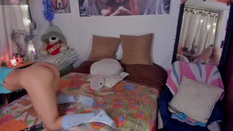 Snapshot of cuteweed420 chatting on 10/27/25, 03:43 cuteweed420 online show from 10/27/25, 03:43