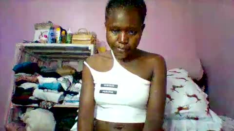 Snapshot of cutezola chatting on 09/20/25, 05:19 cutezola online show from 09/20/25, 05:19