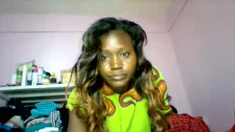 Snapshot of cutezola chatting on 10/05/25, 05:06 cutezola online show from 10/05/25, 05:06