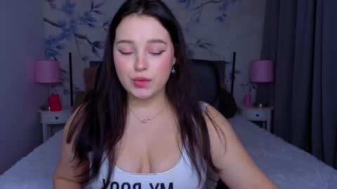 Nika  online show from 11/28/25, 11:07