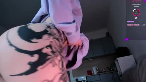 Kira online show from 04/16/26, 06:36