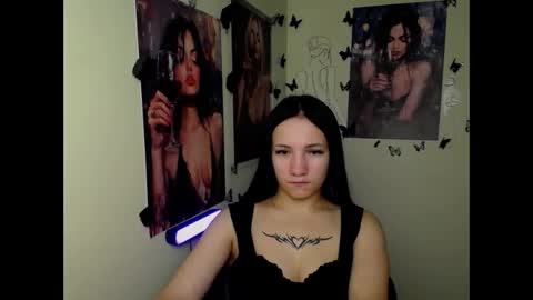 Snapshot of cutielady_ chatting on 10/16/25, 12:17 Emma online show from 10/16/25, 12:17