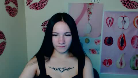 Snapshot of cutielady_ chatting on 10/17/25, 06:54 Emma online show from 10/17/25, 06:54