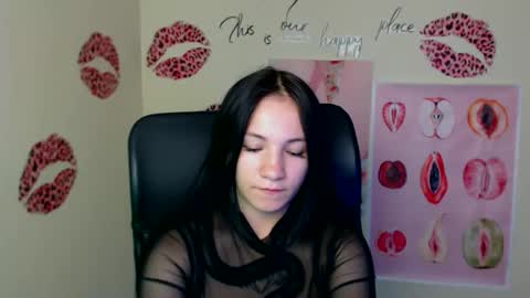 Snapshot of cutielady_ chatting on 06/10/26, 06:23 Emma online show from 06/10/26, 06:23