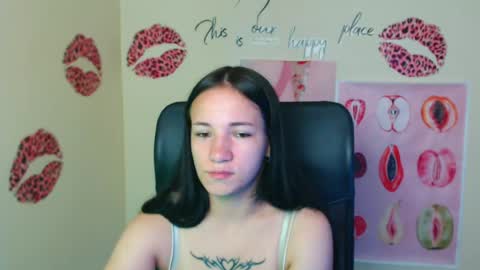 Snapshot of cutielady_ chatting on 07/05/26, 05:58 Emma online show from 07/05/26, 05:58