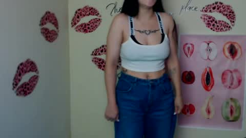 Snapshot of cutielady_ chatting on 07/15/26, 06:18 Emma online show from 07/15/26, 06:18