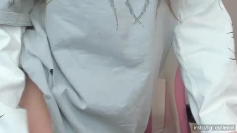 Snapshot of cutierori chatting on 12/12/24, 04:04 Rori  Instagram cutierori  online show from 12/12/24, 04:04