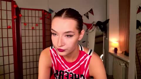 Vivienne online show from 10/30/25, 07:54