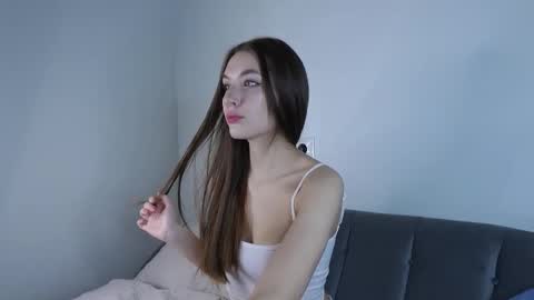 Vivienne online show from 11/08/25, 05:29