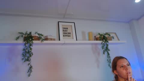 Laura online show from 02/12/26, 11:27