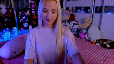 Snapshot of cuttie_ponyy chatting on 09/16/25, 08:21 Nora online show from 09/16/25, 08:21