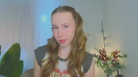 Snapshot of cuute_angell chatting on 07/20/26, 05:15 Virginia See you on Sunday online show from 07/20/26, 05:15