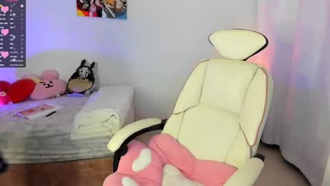 Snapshot of cyber_lizz chatting on 02/20/25, 09:42 Liz online show from 02/20/25, 09:42