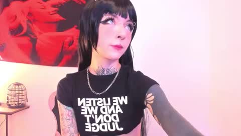 cel I am independent Help me reach 200 thumbs up uwu online show from 11/12/25, 02:01