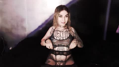 Nikki online show from 02/12/25, 01:30