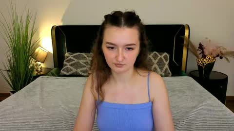 Snapshot of cyrenaluxe chatting on 05/11/26, 07:33 Cyrena online show from 05/11/26, 07:33