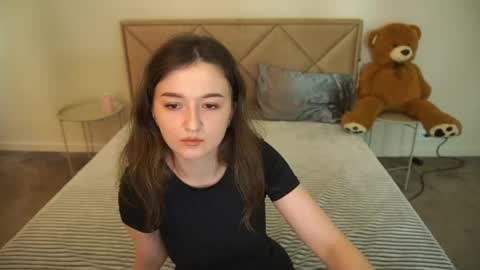 Snapshot of cyrenaluxe chatting on 05/27/26, 05:48 Cyrena online show from 05/27/26, 05:48