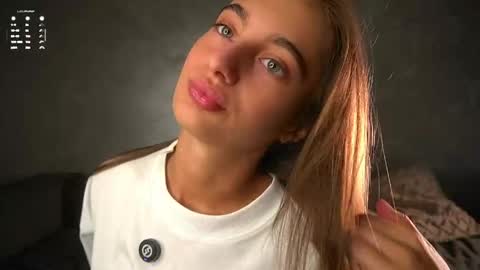 Snapshot of czamabech chatting on 05/14/26, 01:12 Isabella online show from 05/14/26, 01:12