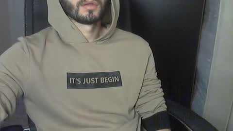 Snapshot of d_____________k chatting on 11/08/25, 10:37 Dolce online show from 11/08/25, 10:37