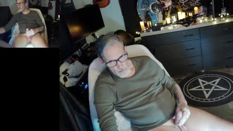 Snapshot of d_j_strokes chatting on 04/29/26, 11:25 Dave online show from 04/29/26, 11:25