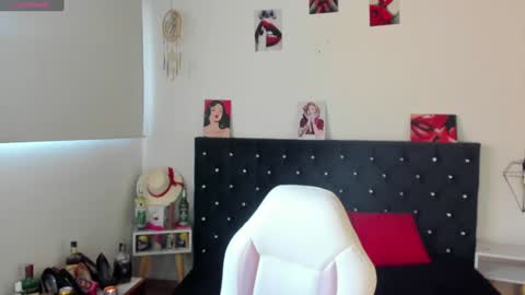 Mia  online show from 01/19/25, 12:28