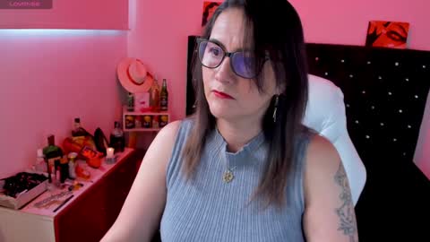 Mia  online show from 01/28/25, 12:00