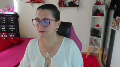 Mia  online show from 09/12/25, 02:39