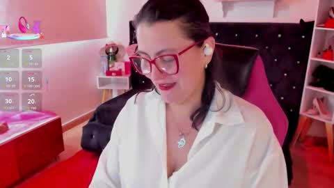 Mia  online show from 09/26/25, 02:10