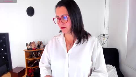 Mia  online show from 10/26/25, 01:28