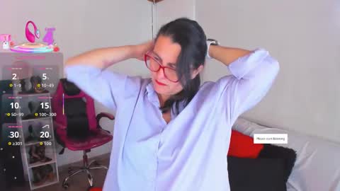 Mia  online show from 11/17/25, 12:55