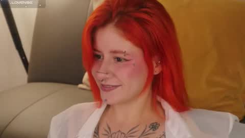 Snapshot of daarlene chatting on 01/12/26, 10:42 Darlene online show from 01/12/26, 10:42