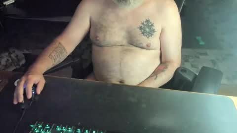 Snapshot of dadbodfatrod chatting on 09/18/25, 04:42 Daddy online show from 09/18/25, 04:42