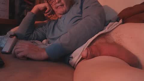 Snapshot of daddiesmonstercock chatting on 02/09/25, 06:47 daddiesmonstercock online show from 02/09/25, 06:47